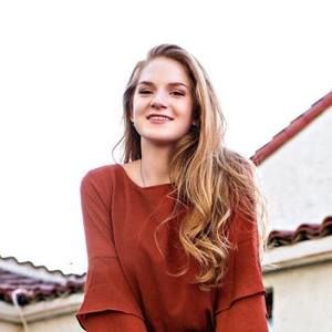 Meet your Posher, Daniella